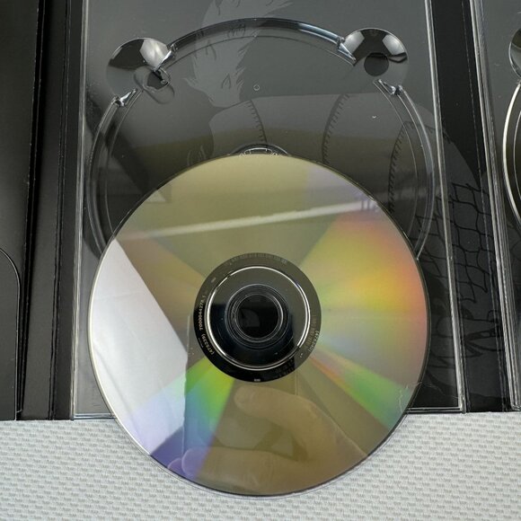 Game Of Thrones The Complete First Season DVD Box Set 5 Discs with Episode Guide - Picture 10 of 16